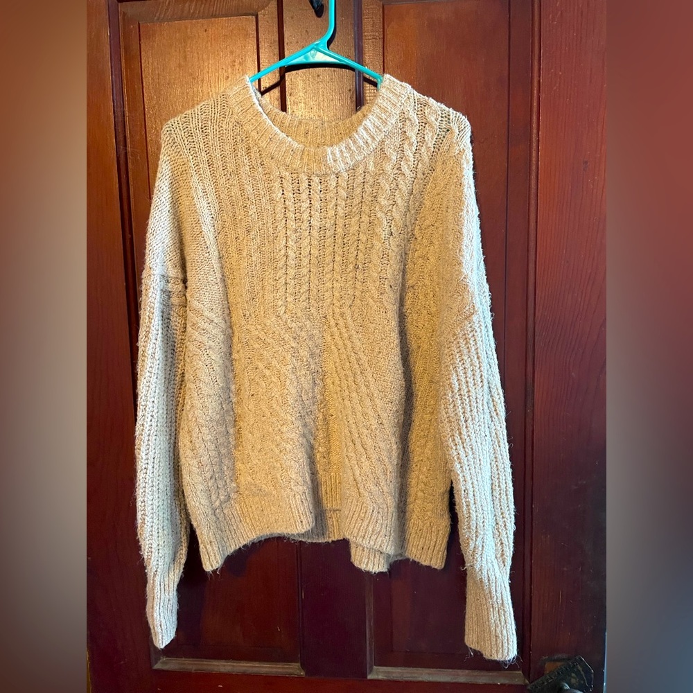Old Navy tan knit chunky sweater. Size large.